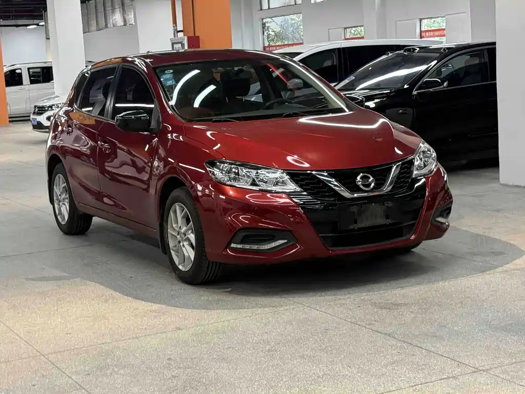 Nissan Tiida — миниатюра 7
