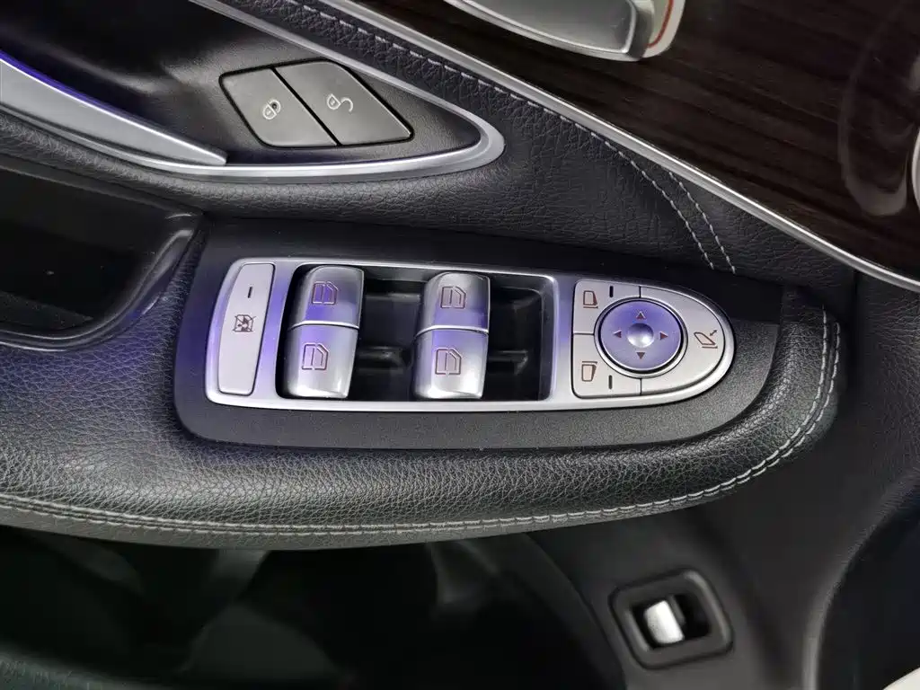 Mercedes-Benz GLC 2018 GLC 260 4MATIC Luxury