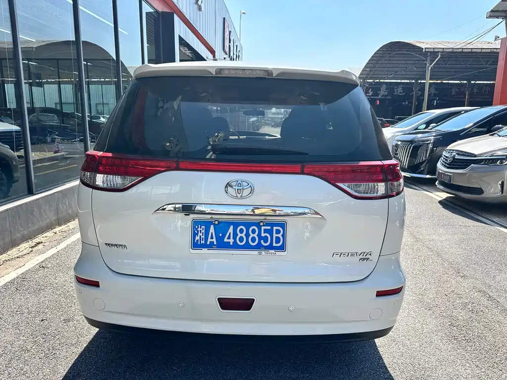 Toyota Previa — миниатюра 8