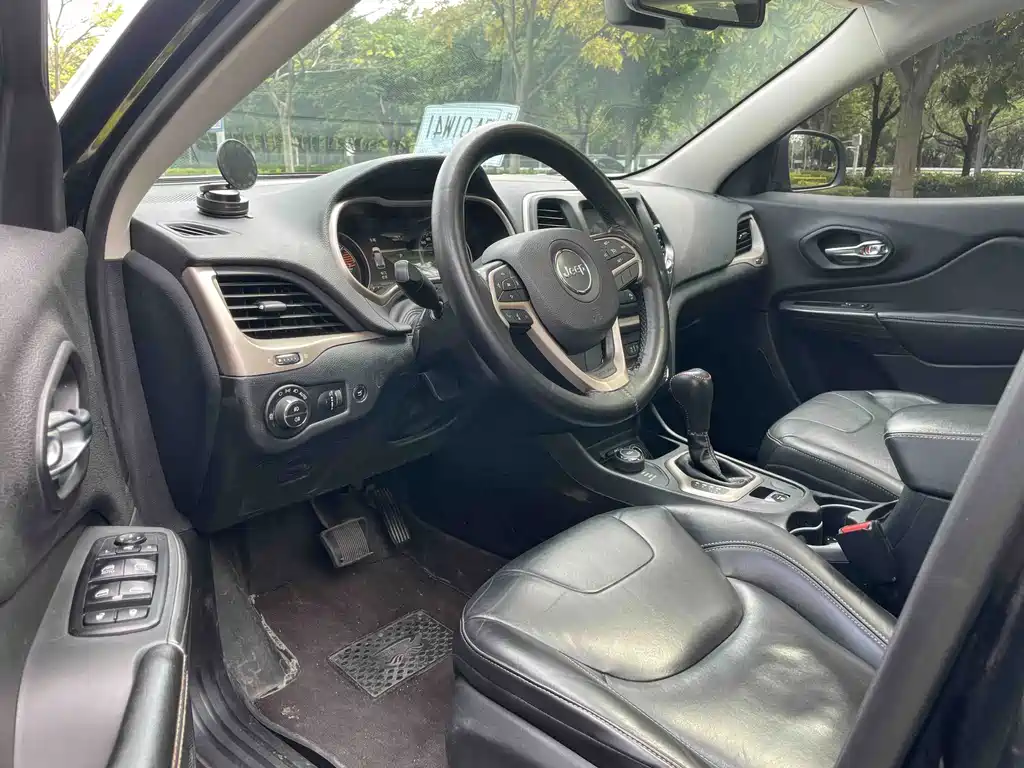 Jeep Cherokee — миниатюра 10
