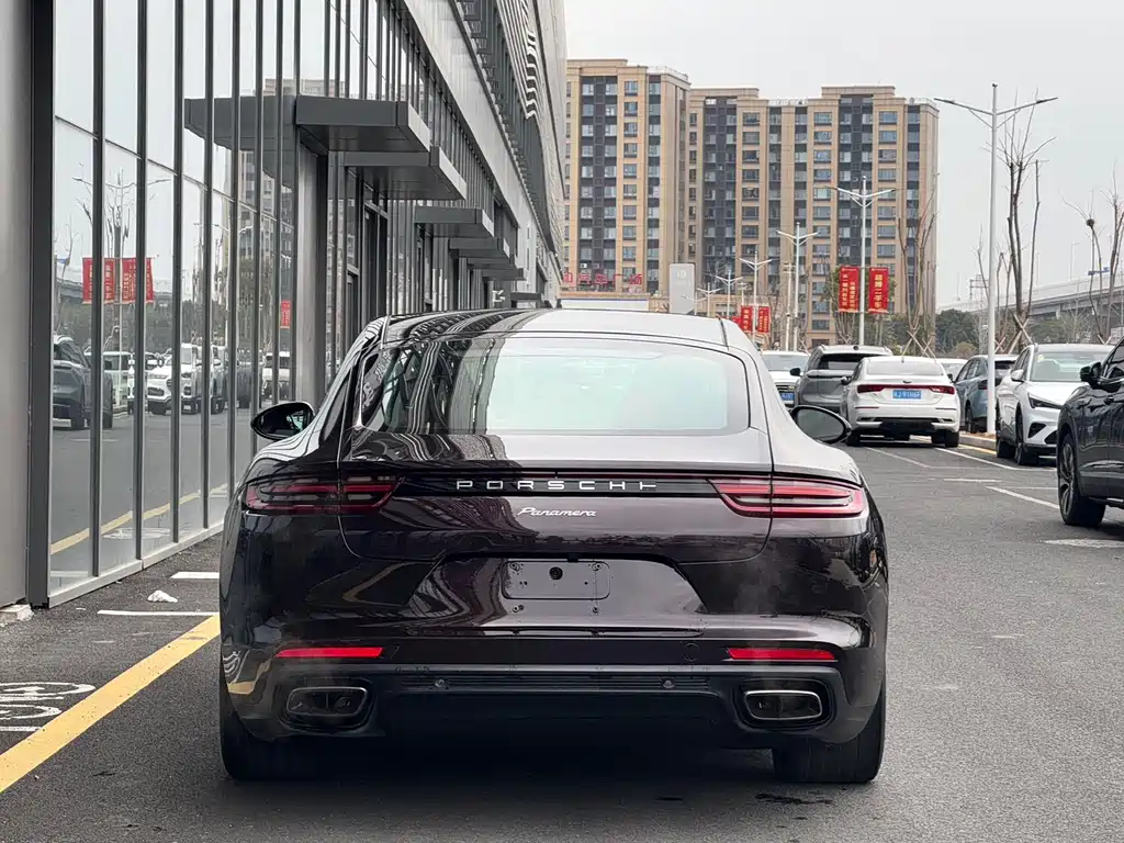 PORSCHE PANAMERA