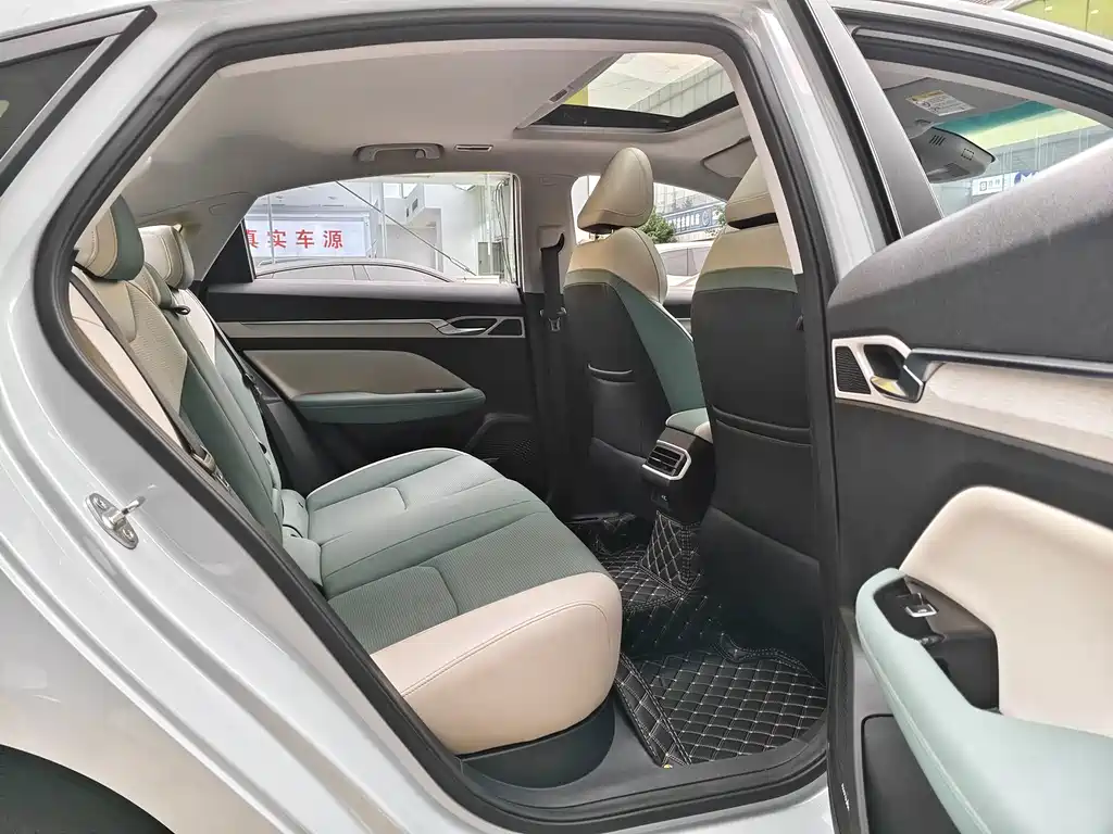 Geely L HiP — миниатюра 9