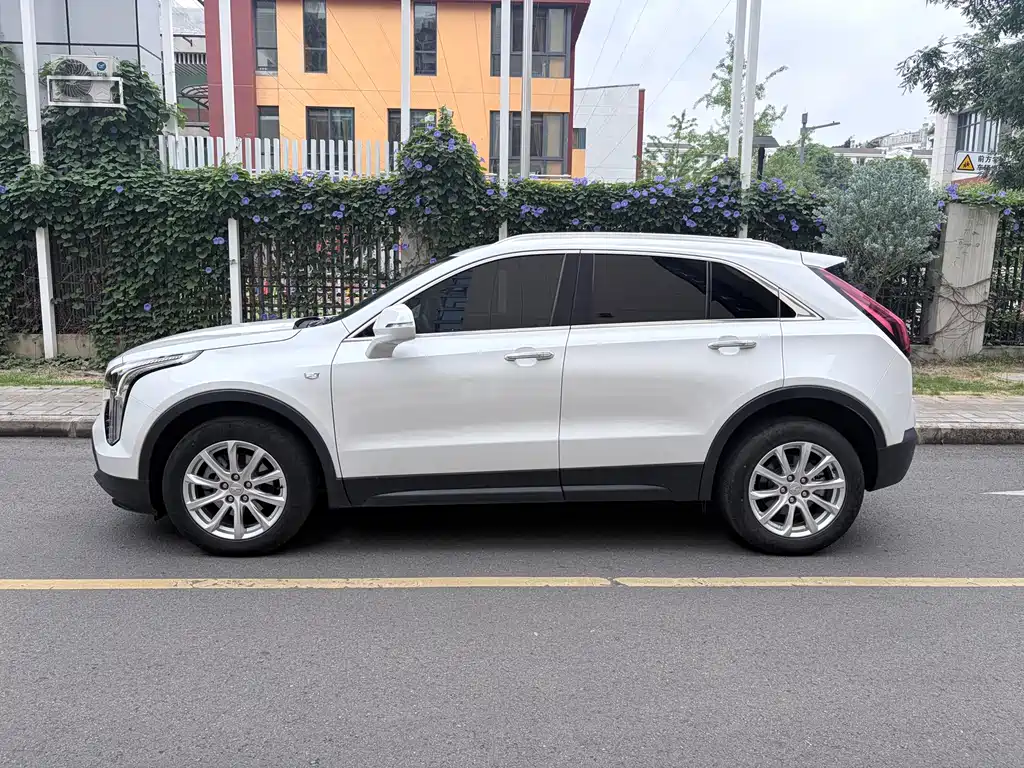 Cadillac XT4 2021 28T