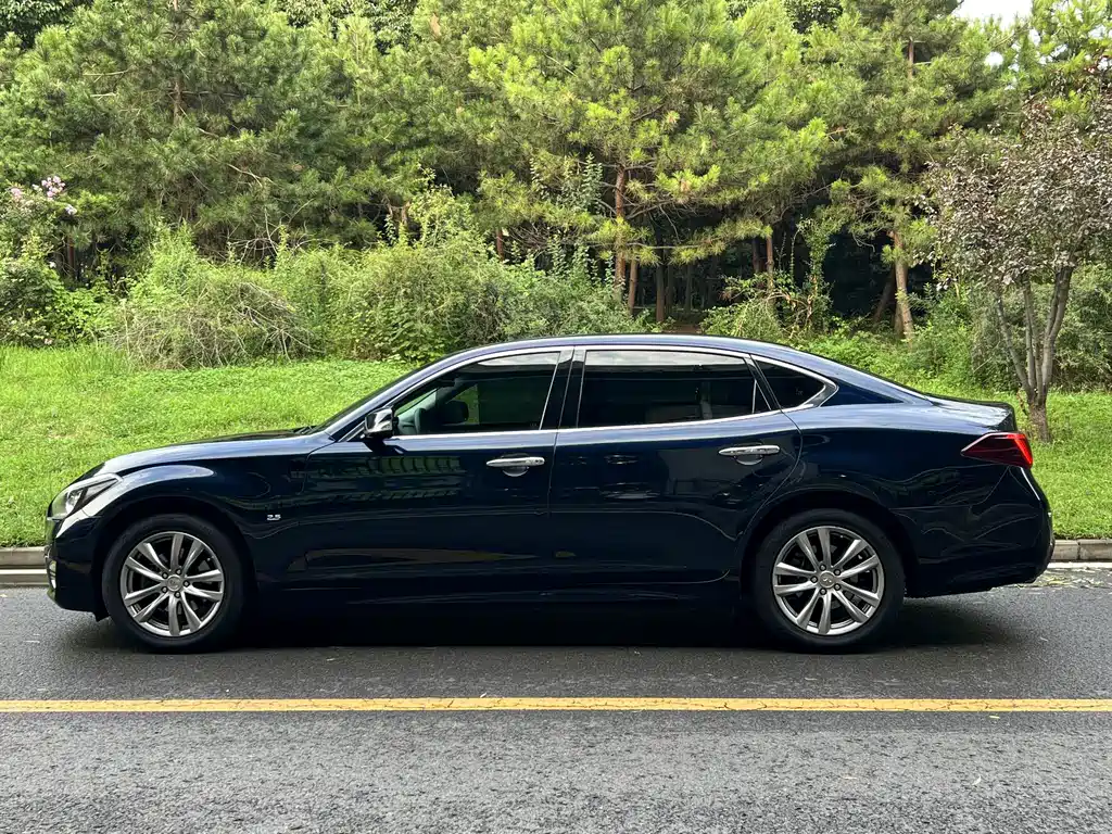Infiniti Q70 — миниатюра 3
