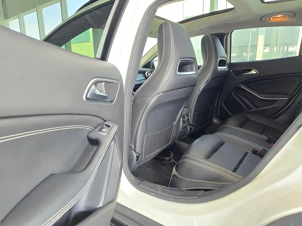 Mercedes-Benz GLA — миниатюра 12