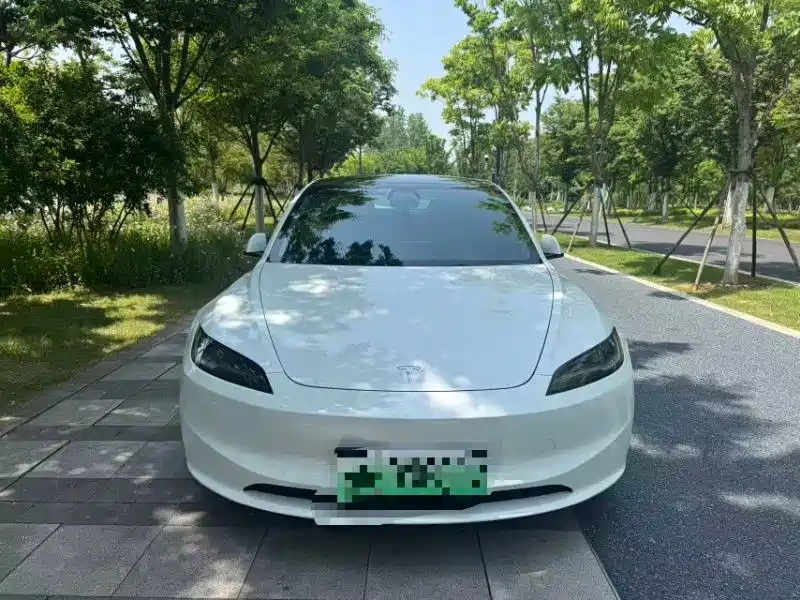 Tesla Model 3 2025