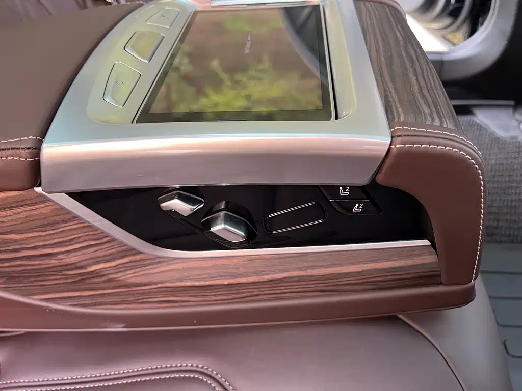 BMW 5 Series — миниатюра 19