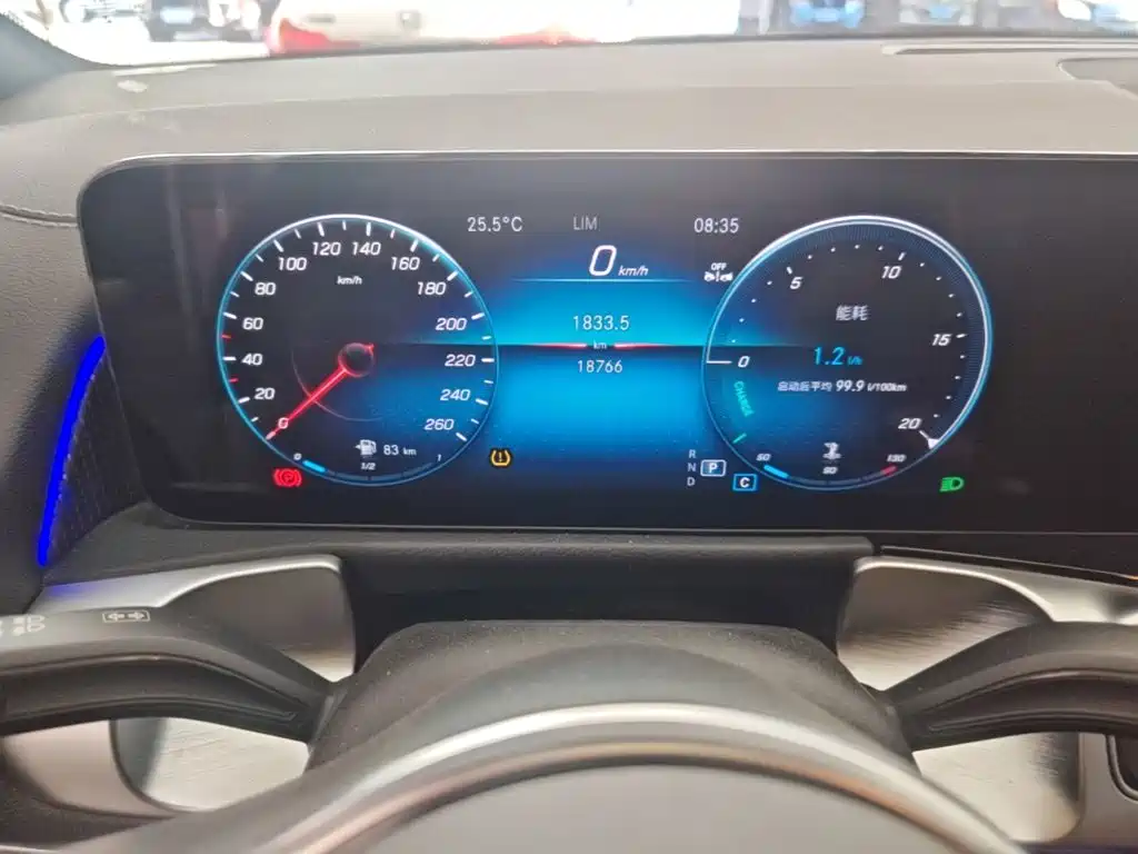 Mercedes-Benz GLB — миниатюра 12