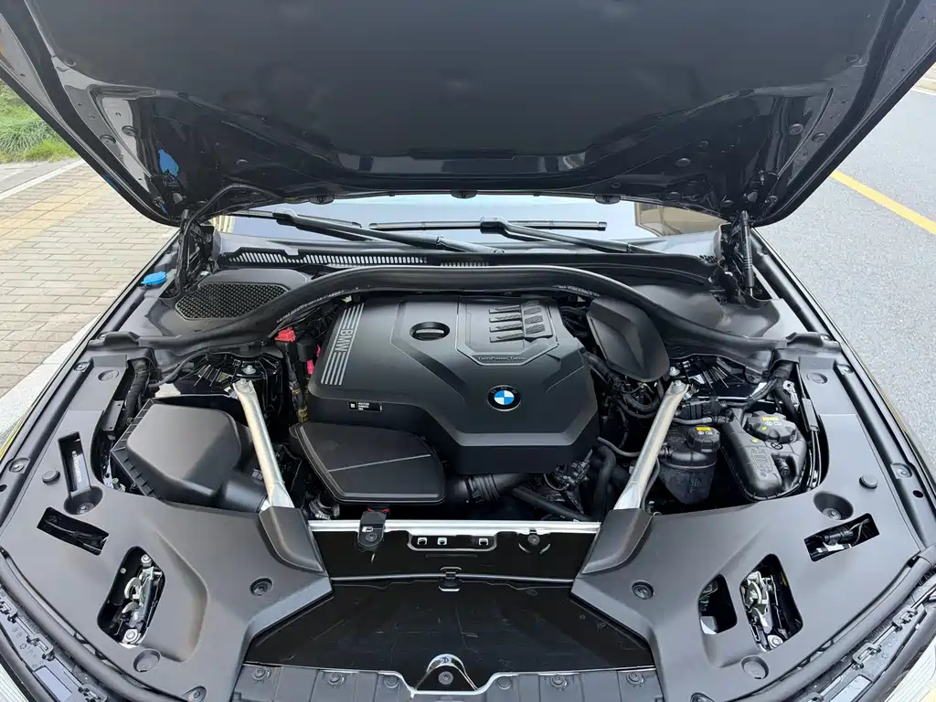 BMW 5 Series — миниатюра 12