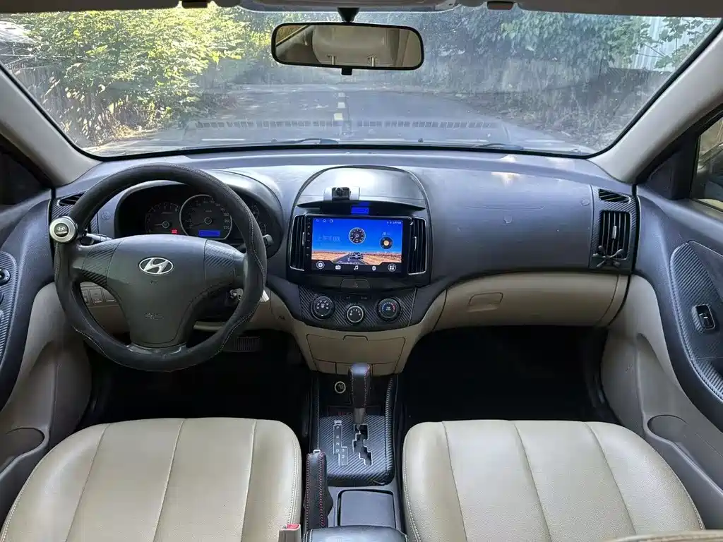 Hyundai Elantra 2011 1.6L AT Luxury