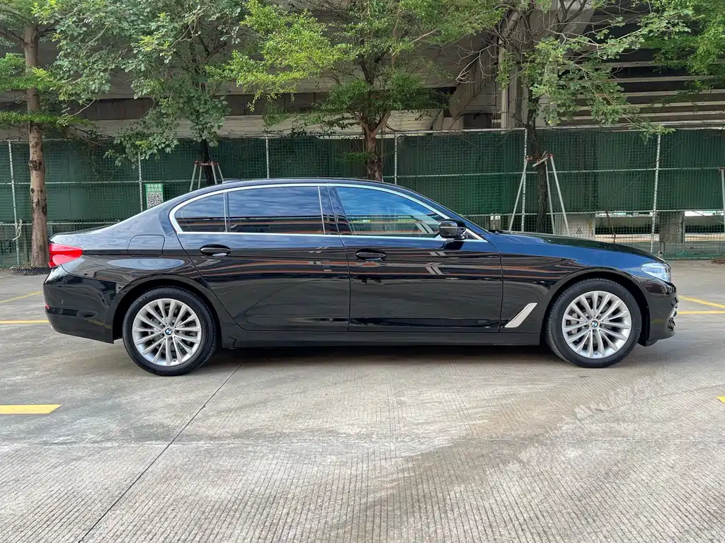 BMW 5 Series — миниатюра 2