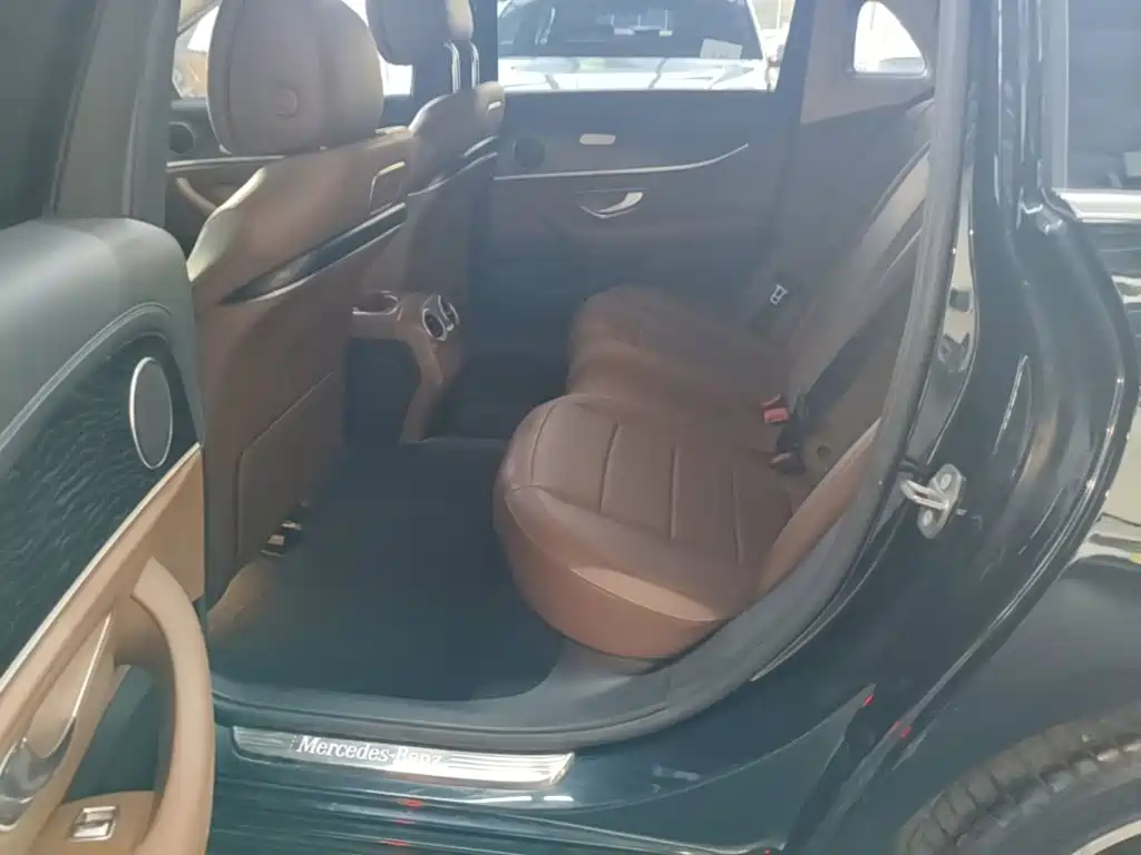 Mercedes-Benz E-Class — миниатюра 17