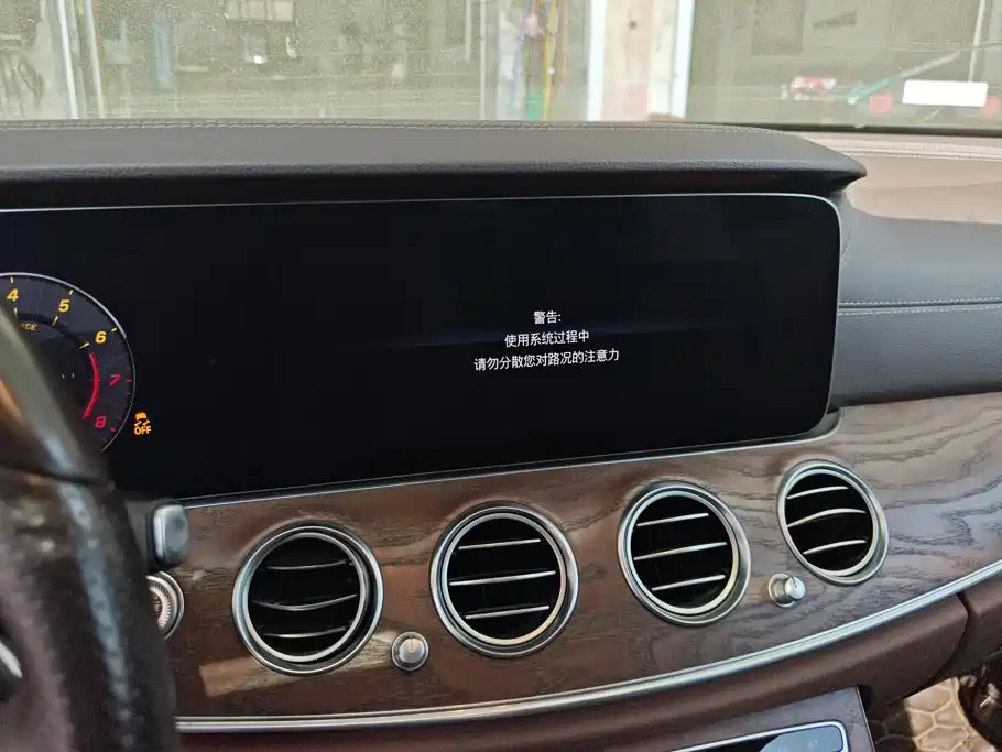 Mercedes-Benz E-Class — миниатюра 13