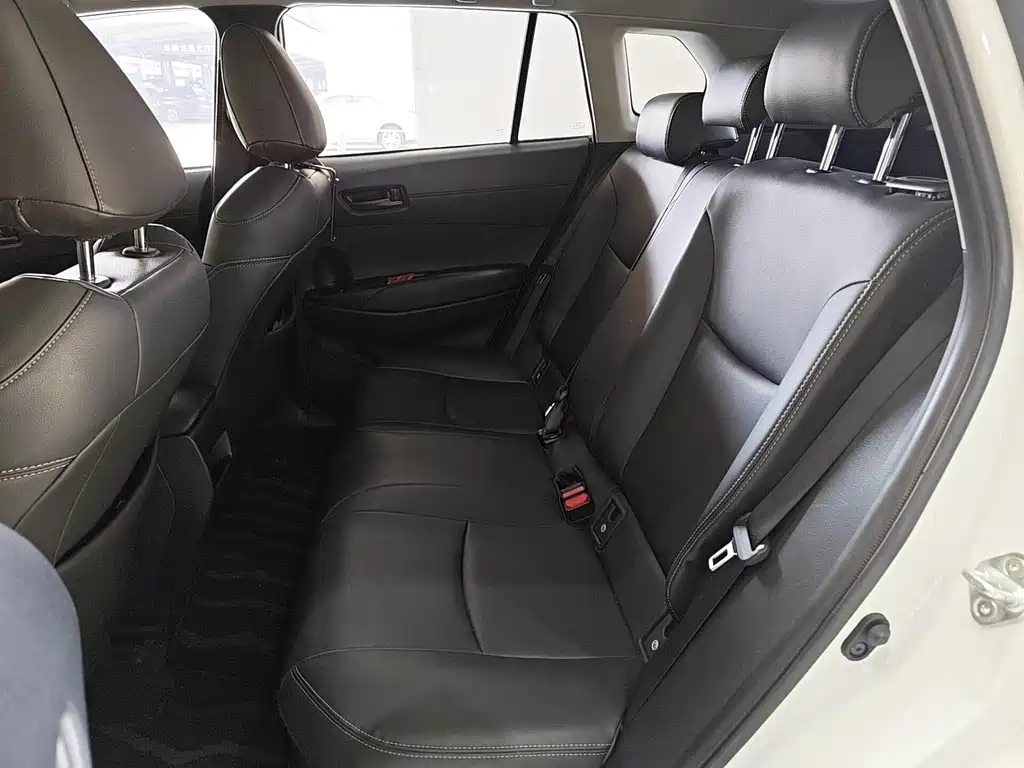 Toyota Corolla Cross — миниатюра 10
