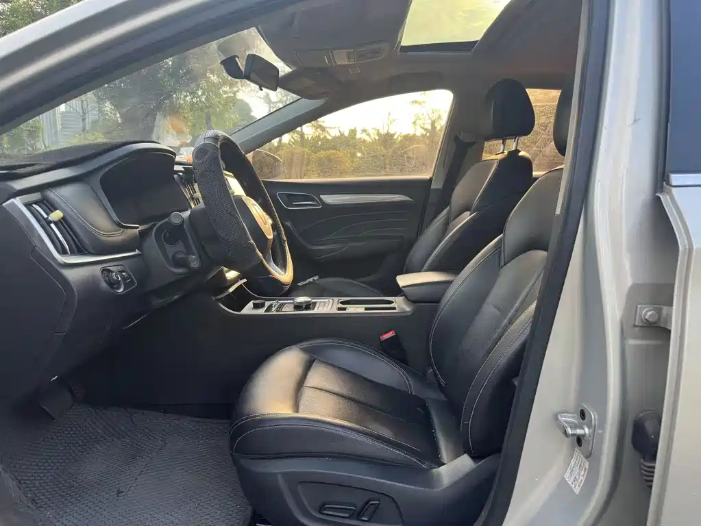 Roewe i6 New Energy — миниатюра 4