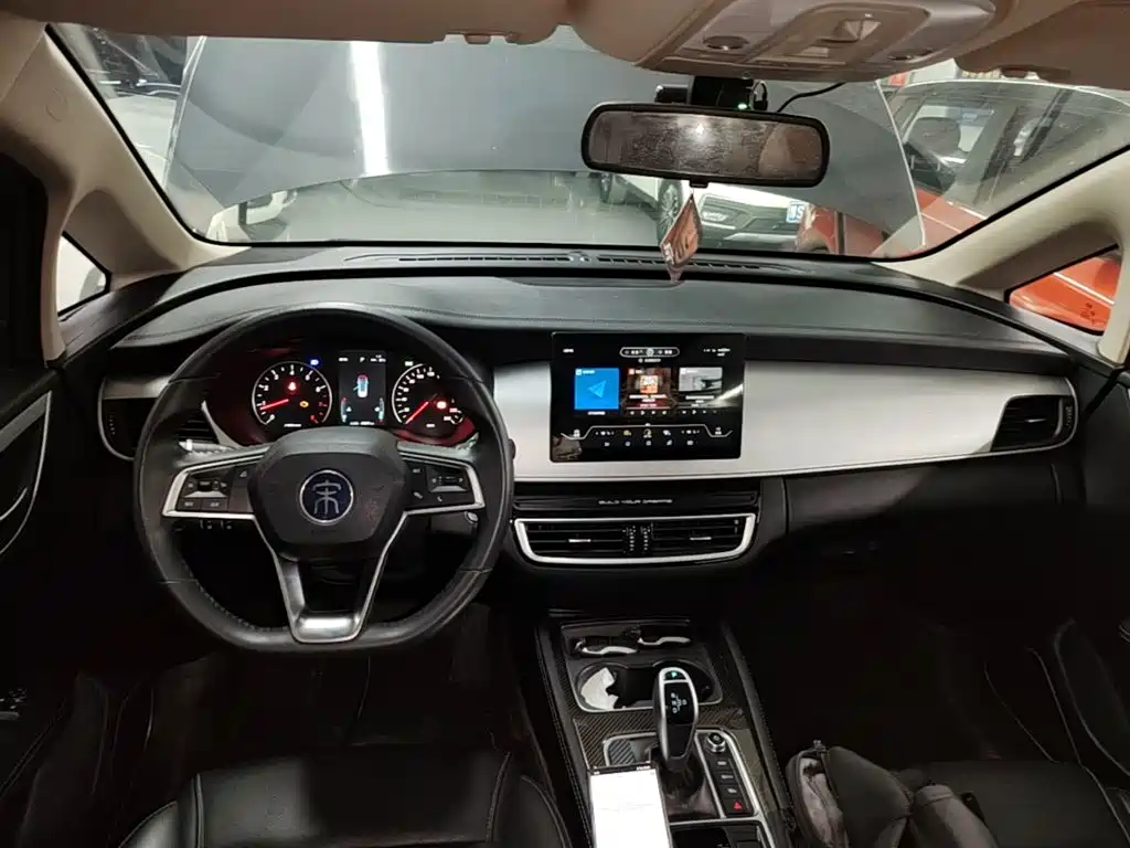 BYD MAX — миниатюра 10