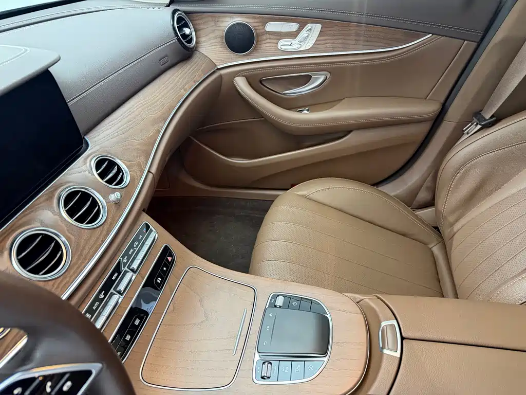 Mercedes-Benz E-Class — миниатюра 8