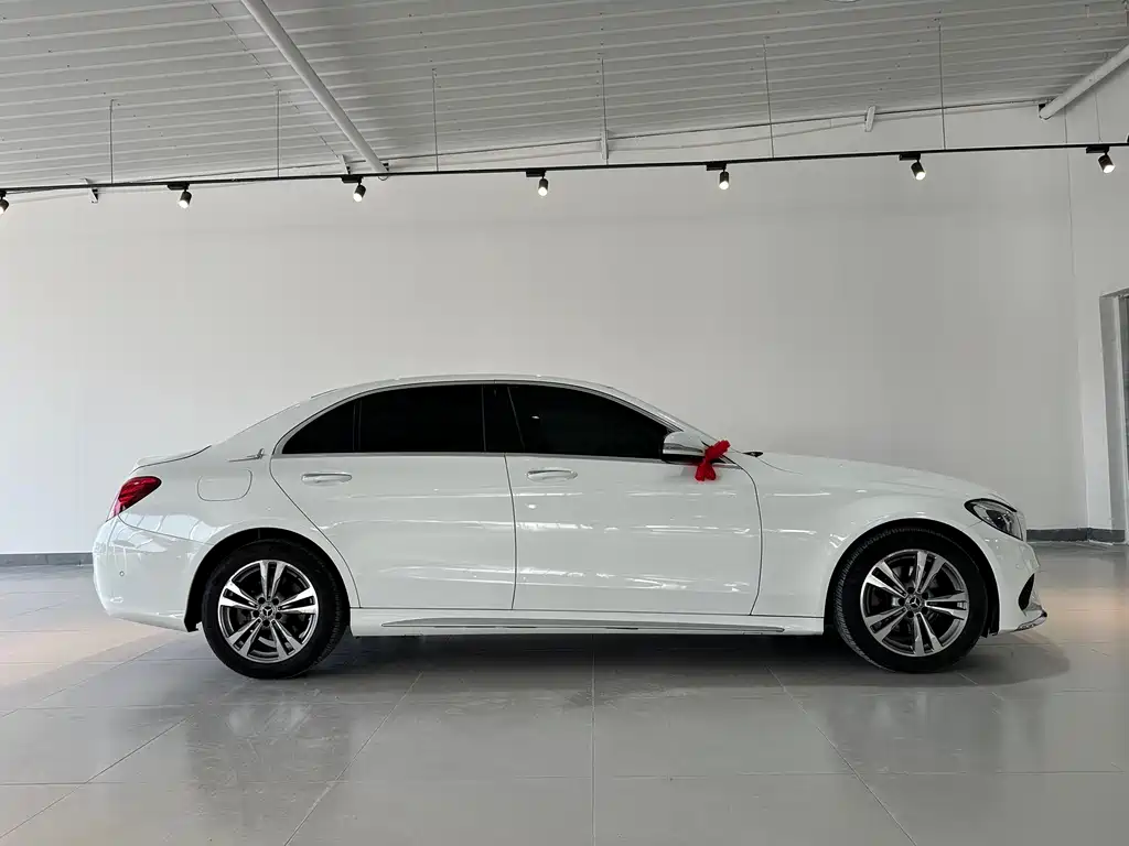 Mercedes-Benz C-Class — миниатюра 8