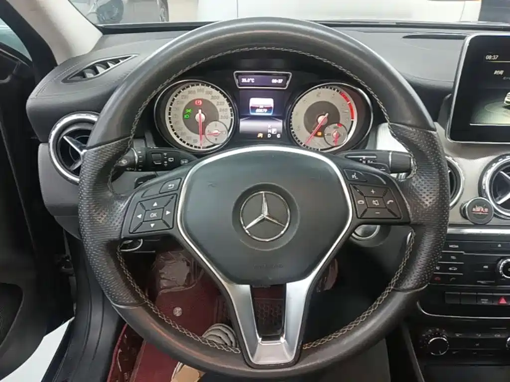 Mercedes-Benz GLA — миниатюра 11