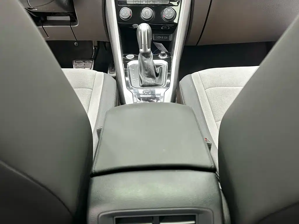 VOLKSWAGEN T ROC EXPLORING SONGS