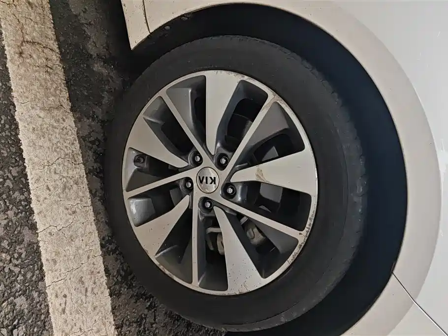 Kia K5 2017 2.0L AT 15 LUX
