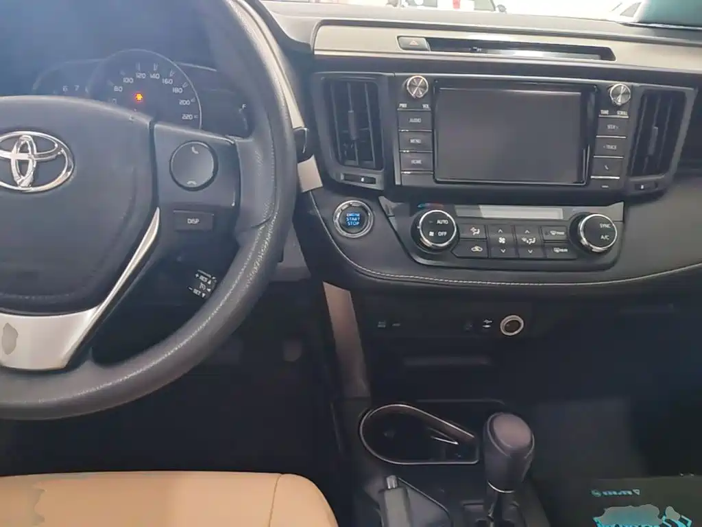 Toyota RAV4 — миниатюра 10