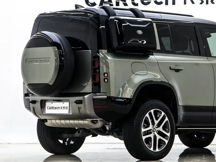 LAND ROVER DEFENDER