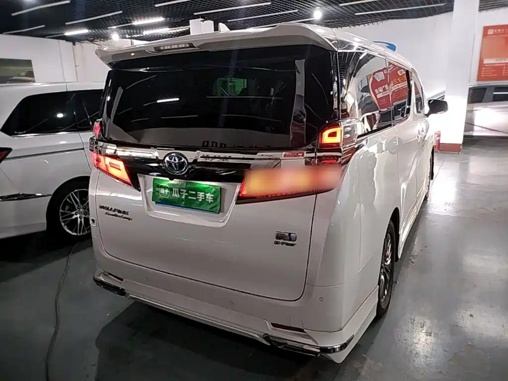 Toyota Vellfire — миниатюра 6