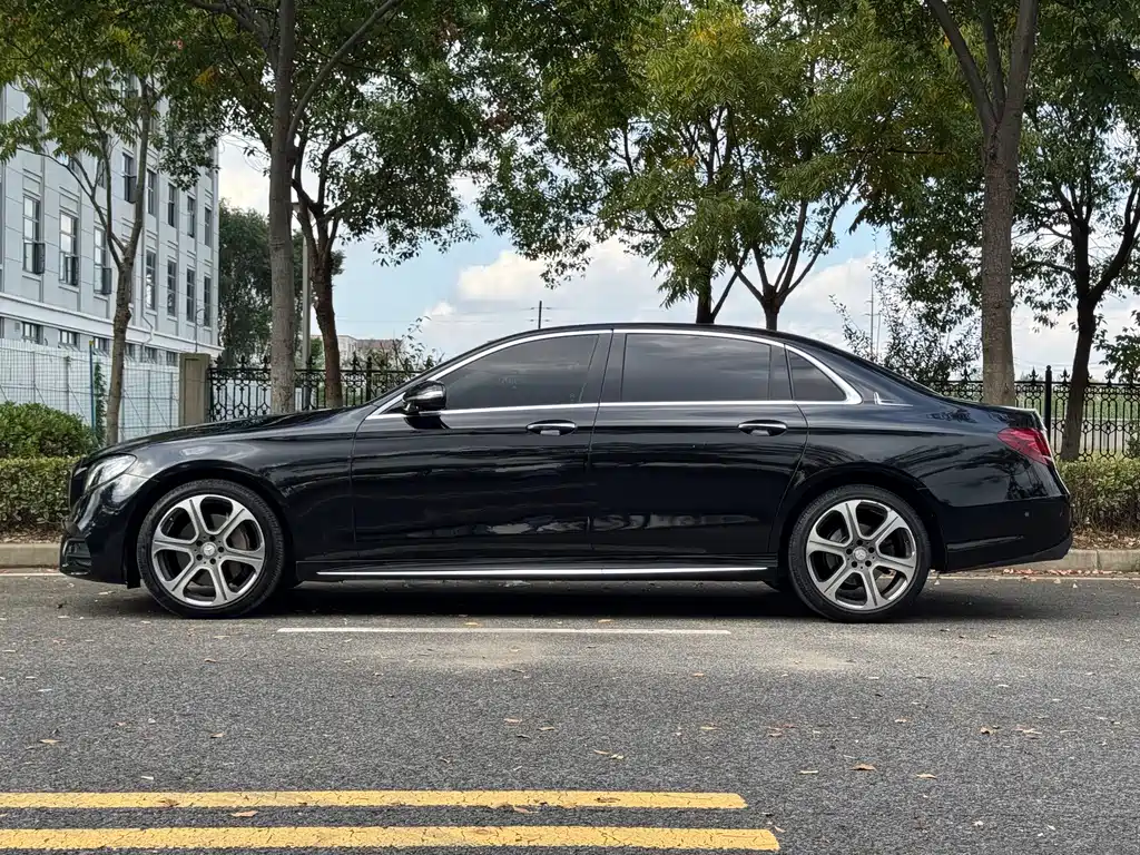 Mercedes-Benz E-Class — миниатюра 4