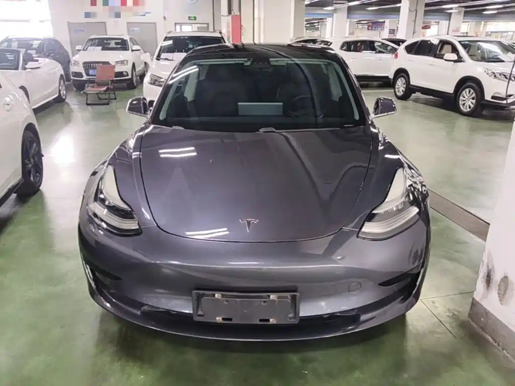 Tesla Model 3 — миниатюра 3