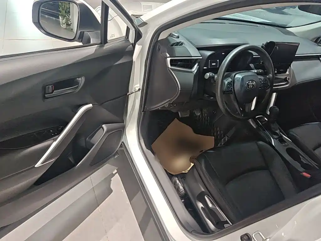 Toyota Corolla Cross — миниатюра 16