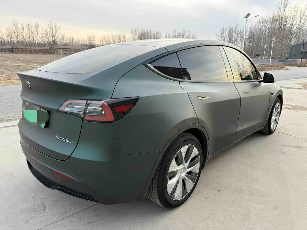 TESLA MODEL Y