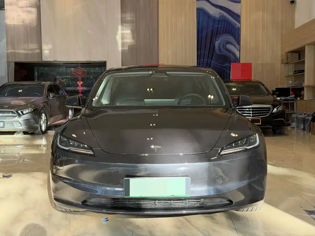 Tesla Model 3 — миниатюра 2