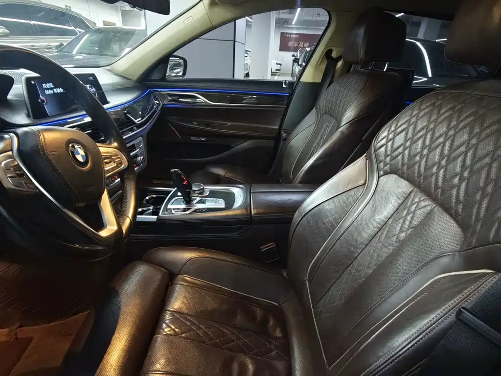 BMW 7 Series — миниатюра 4