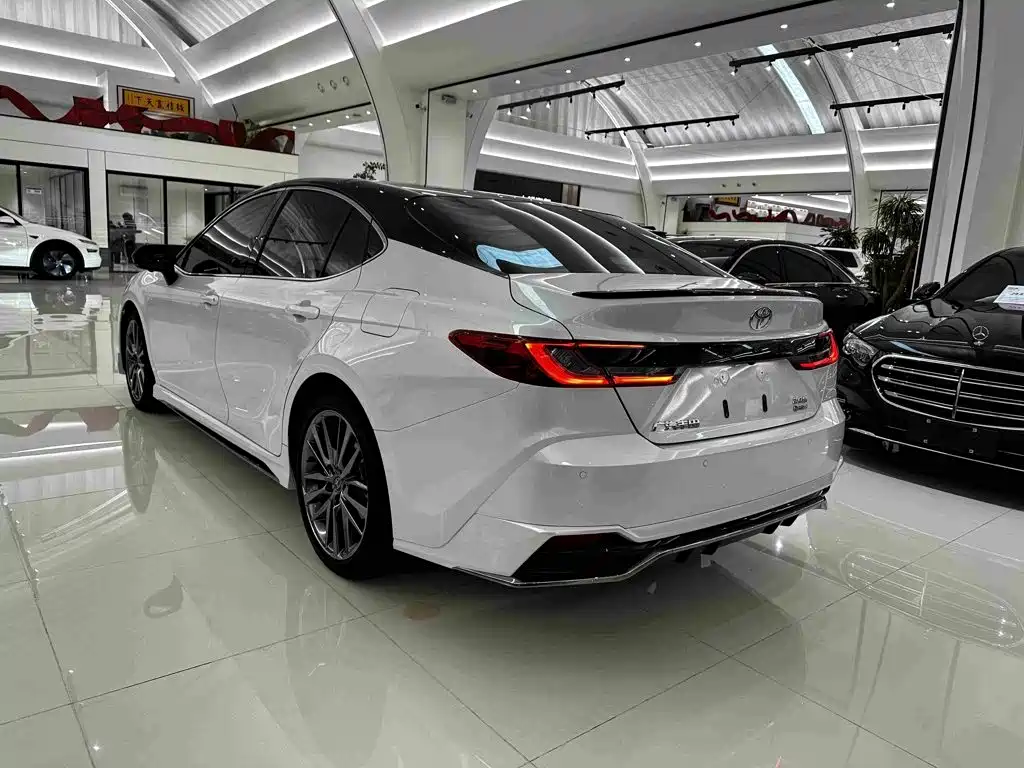 Toyota Camry — миниатюра 5