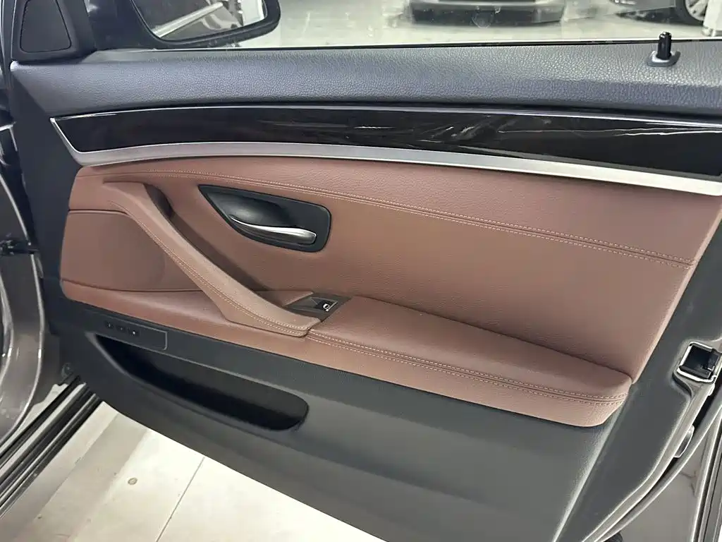 BMW 5 Series (Import) — миниатюра 16