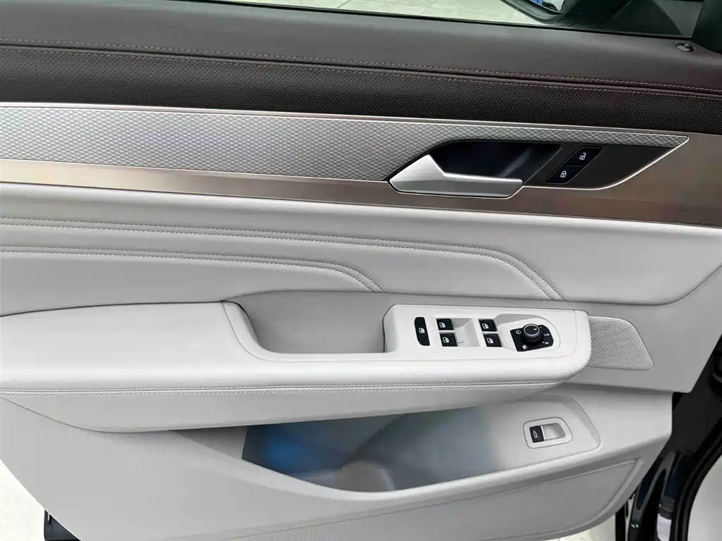 Volkswagen Tavendor 2023 380TSI R-Line