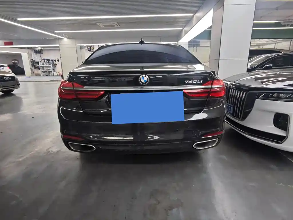BMW 7 Series — миниатюра 8
