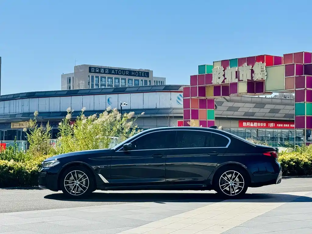 BMW 5 Series New Energy — миниатюра 4
