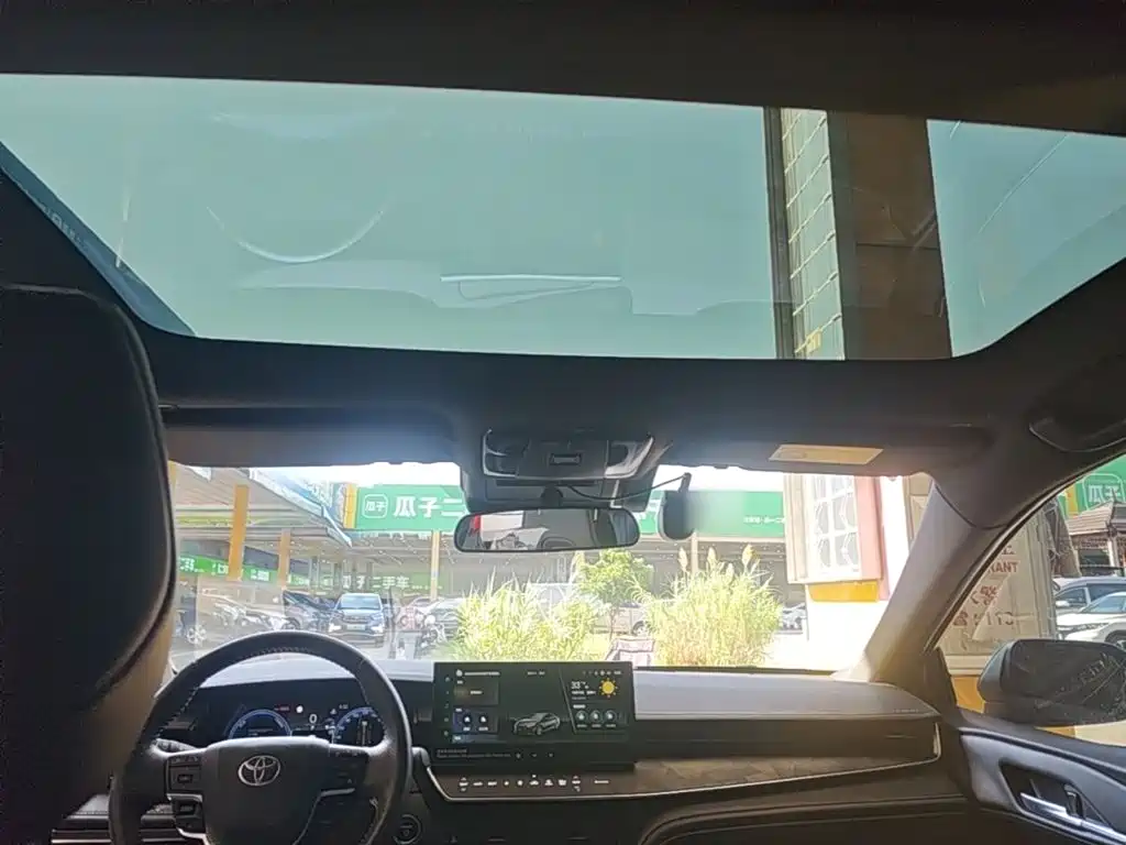 Toyota Camry — миниатюра 18
