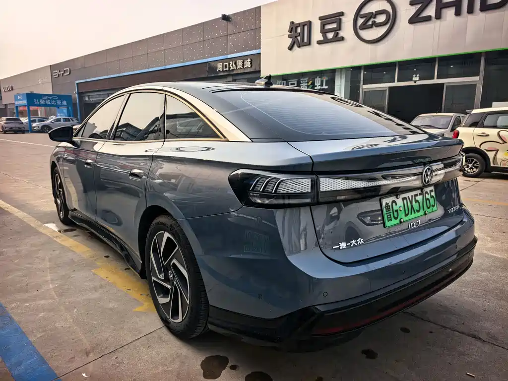 VOLKSWAGEN ID.7 VIZZION