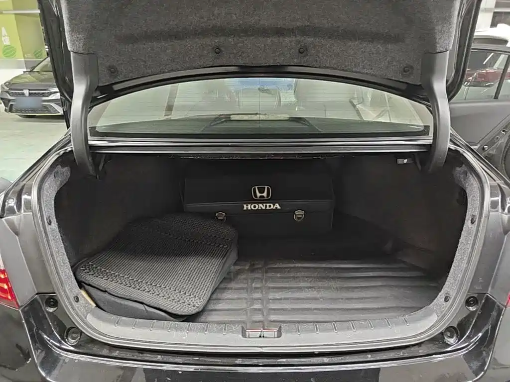 Honda Accord — миниатюра 18