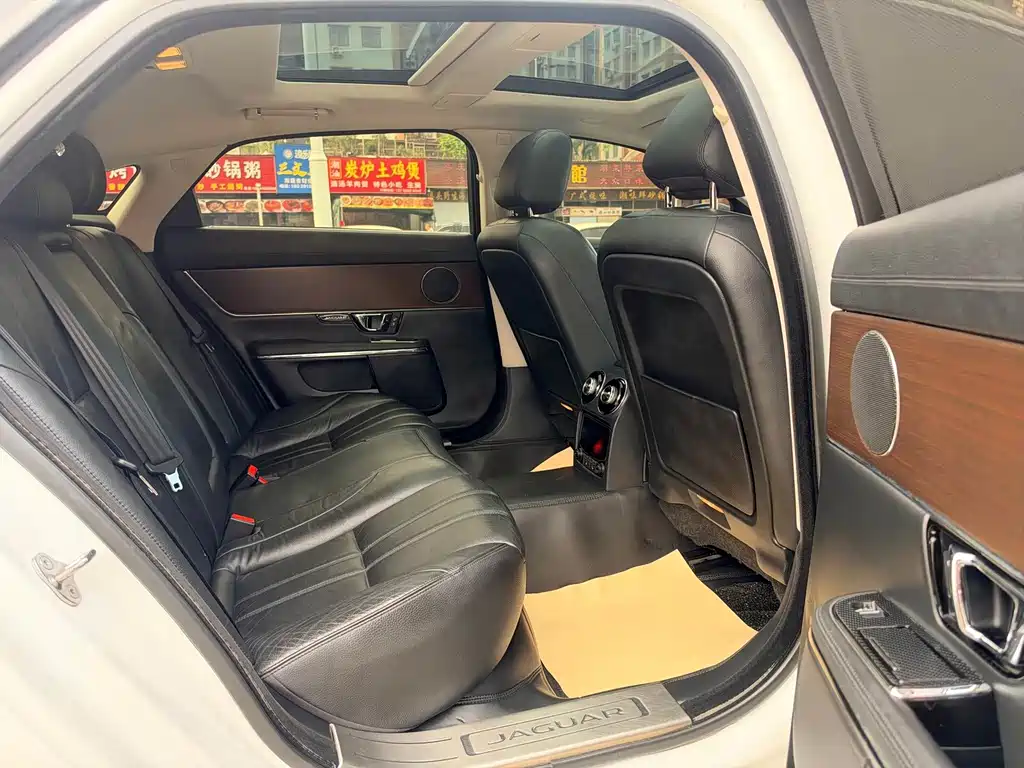 Jaguar XJ — миниатюра 9