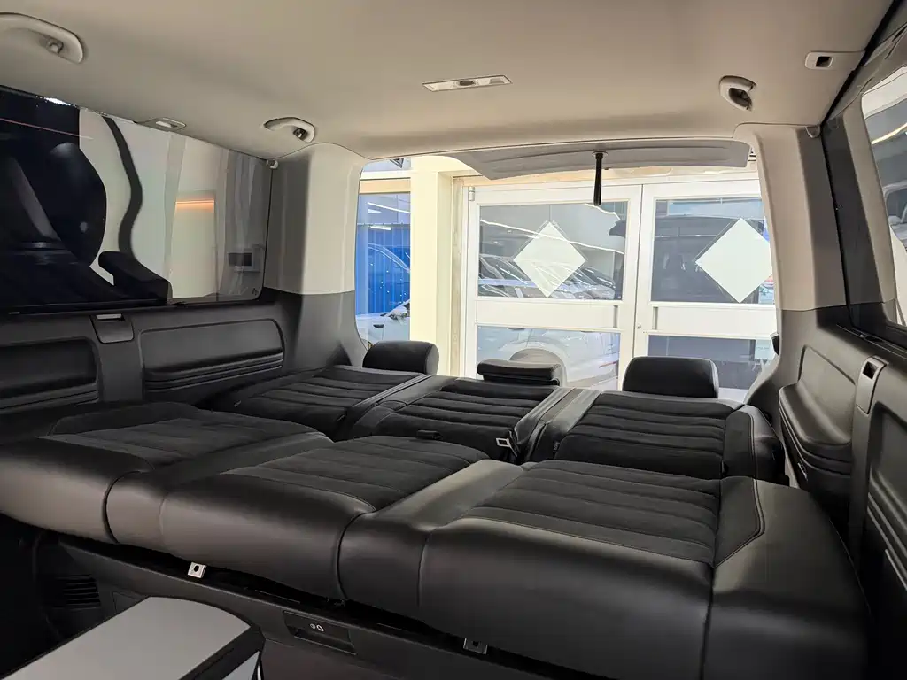 Volkswagen Caravelle — миниатюра 17