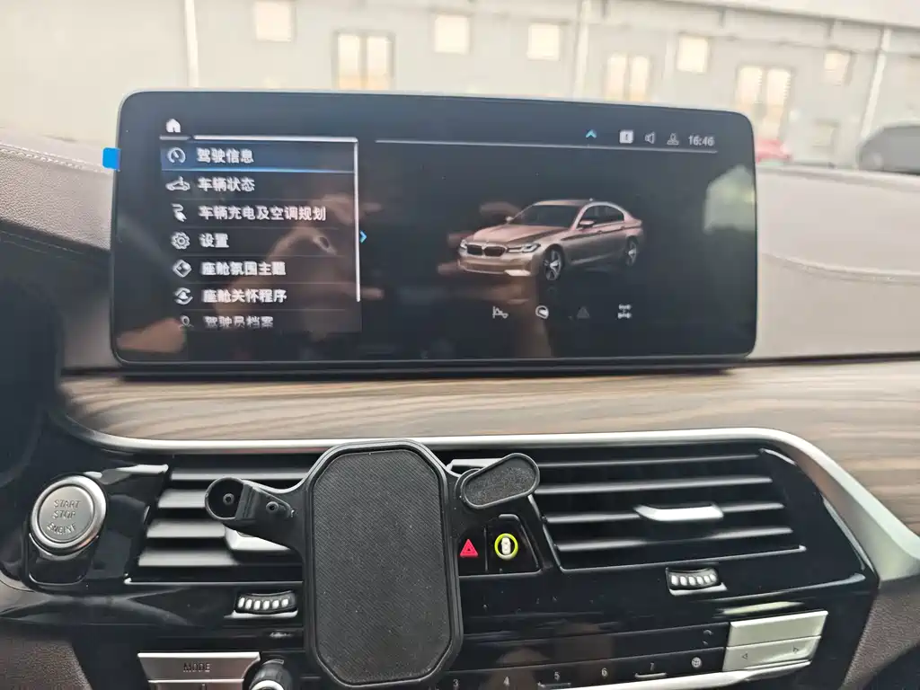 BMW 5 Series New Energy — миниатюра 9