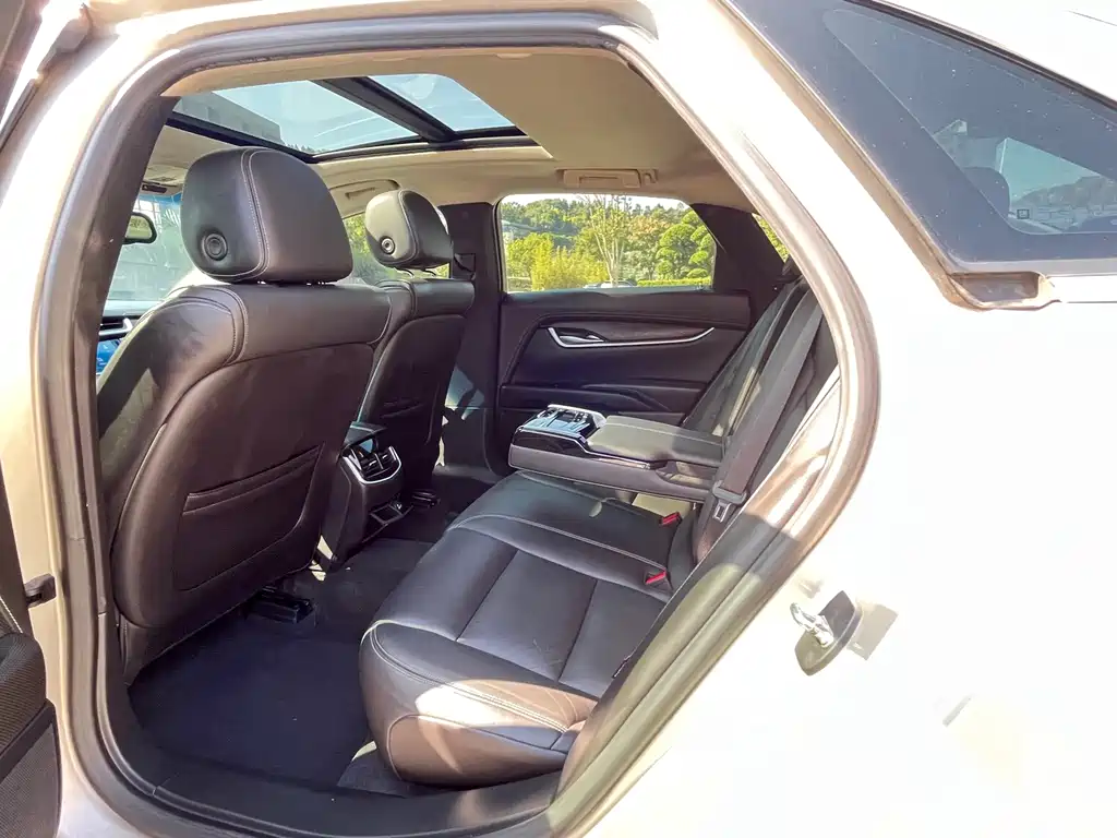 Cadillac XTS — миниатюра 5