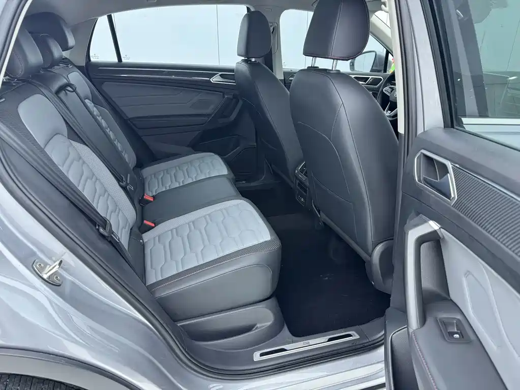 VOLKSWAGEN TIGUAN X