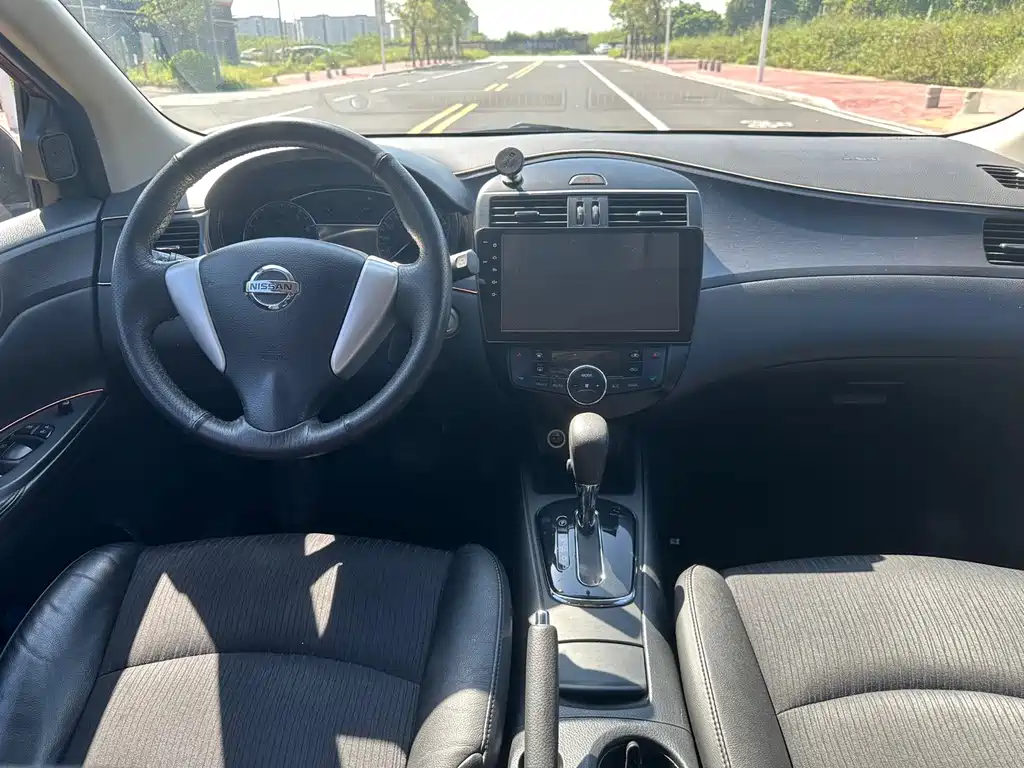 Nissan Tiida — миниатюра 6