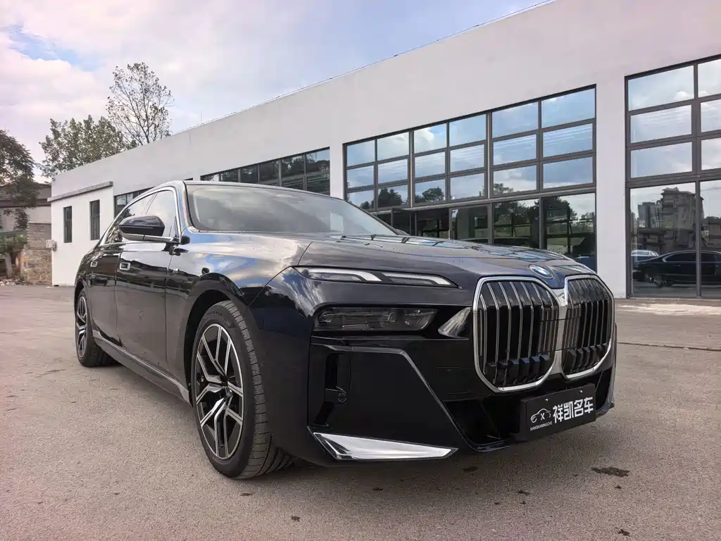 BMW 7 Series — миниатюра 2
