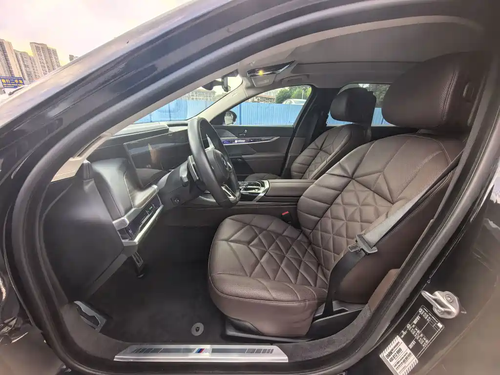 BMW 7 Series — миниатюра 8